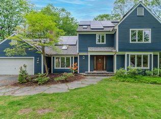 95 Larkspur Dr, Amherst, MA 01002
