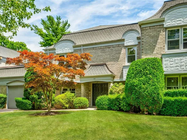 44 Fairway Drive #44, Manhasset, NY 11030