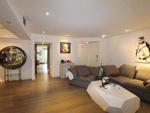 5th image of 439 N Doheny Dr Unit 205