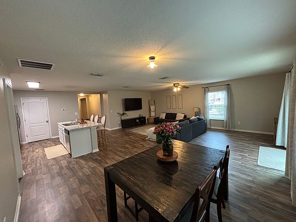 4th image of 300 Brooklet Cir