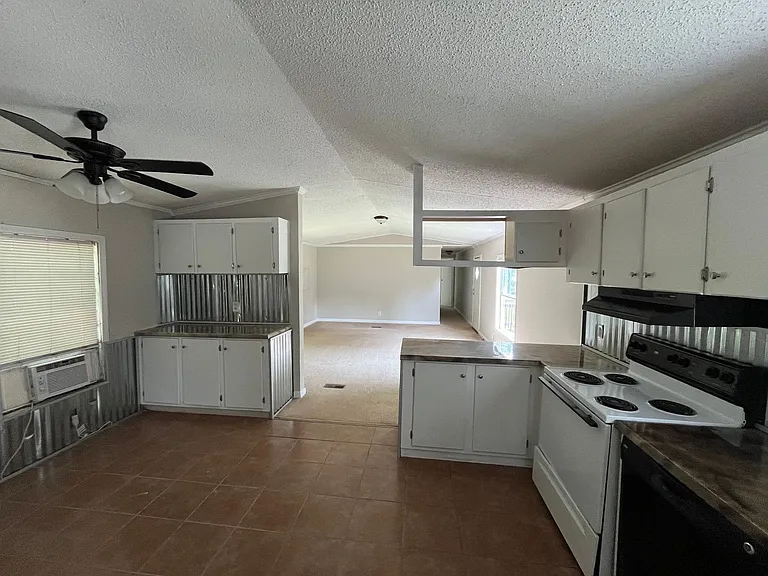 201 Benton Ln — Photo 5