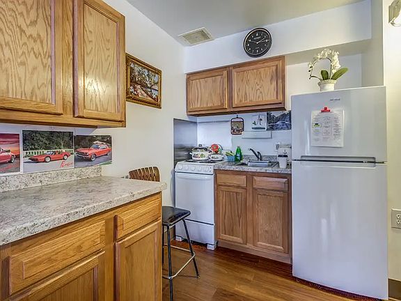 5th image of 135 N German St #7d0c14e78