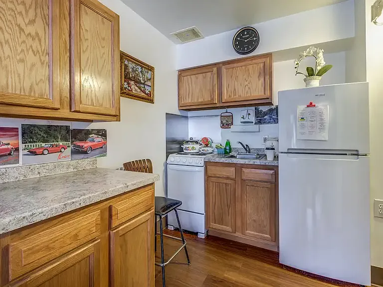 Sullivan Terrace Apartments — Photo 6