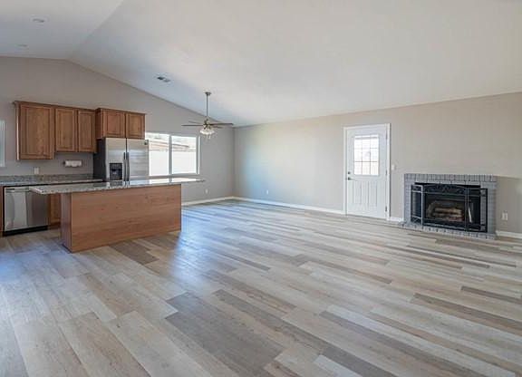 4th image of 6051 W Loma Ln