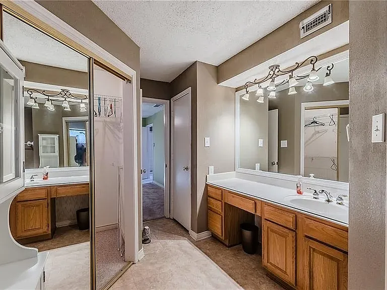 2407 Overland Ln — Photo 7