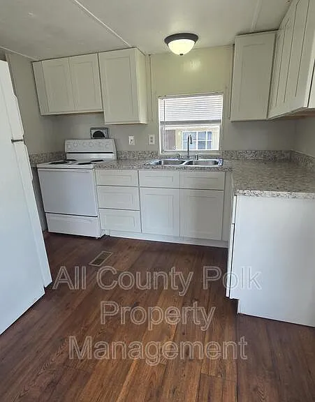 2735 W 10th St #HP-7 — Photo 7