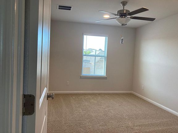 5th image of 136 Green Knoll Ln