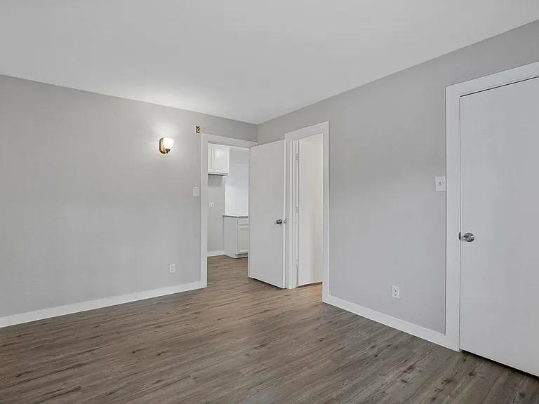 Oak Street Flats: Ranch Style Fully Remodeled Come Check Us Out — Photo 26