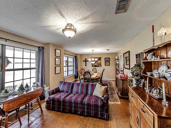 5th image of 111 Brinwood Cir