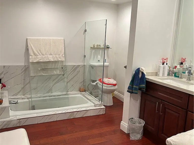 5315 Yarmouth Ave #216 — Photo 11