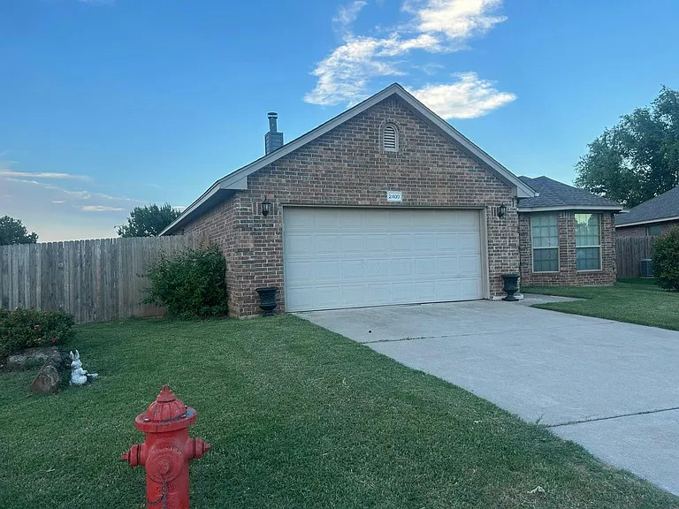 2400 Rookhaven Ln — Photo 5