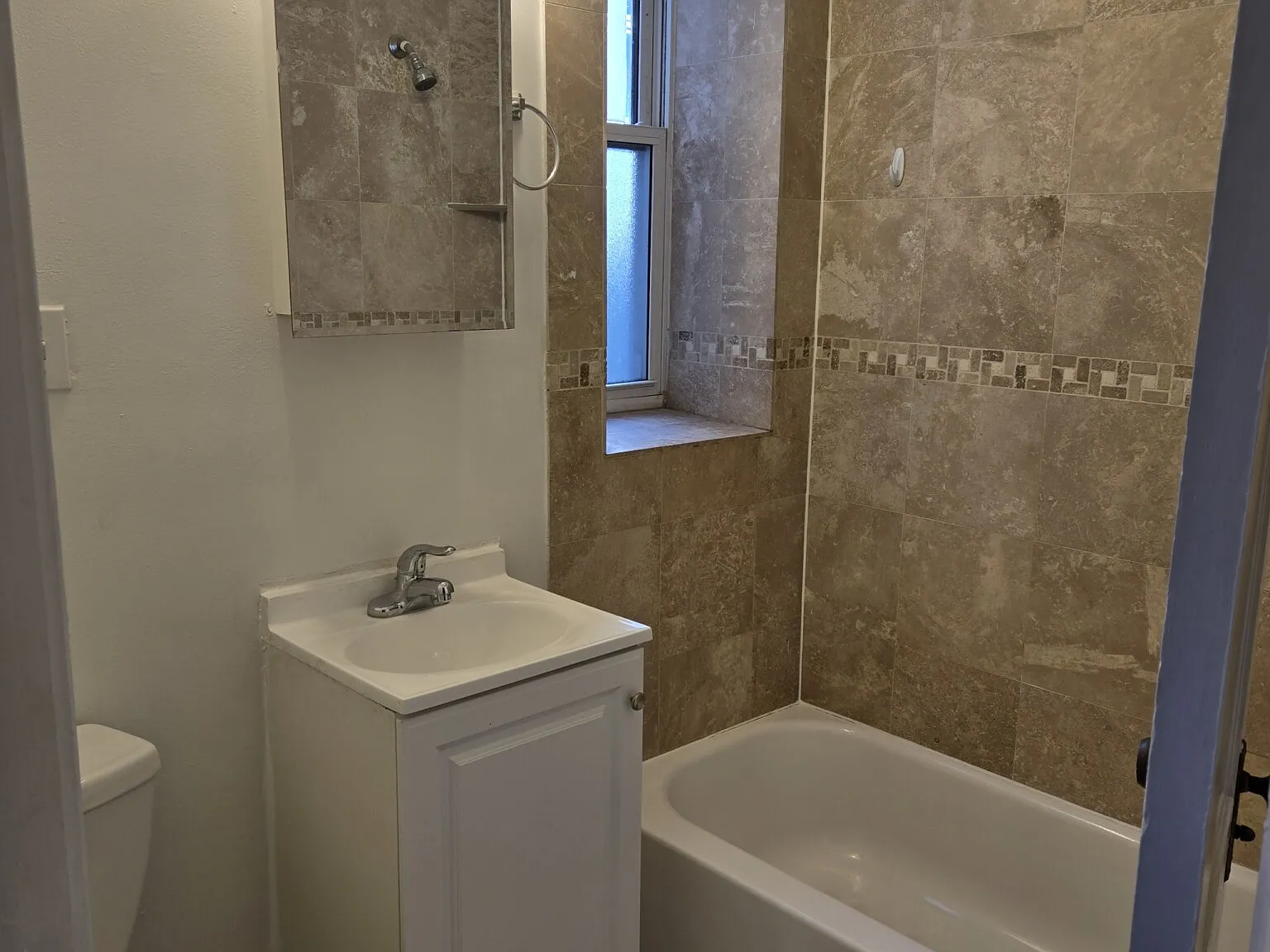 2 bed, 1.0 bath, $2,750 — Photo 2