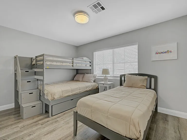 2239 Le Conte Ave — Photo 44