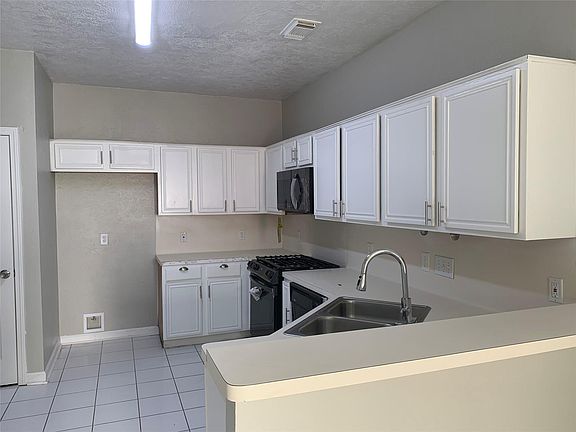 3rd image of 4018 Timber Cor