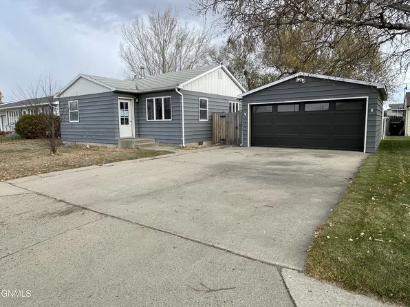 2022 7th Ave E, Williston, ND 58801