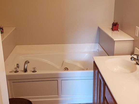 3rd image of 2564 Yellowstone Dr
