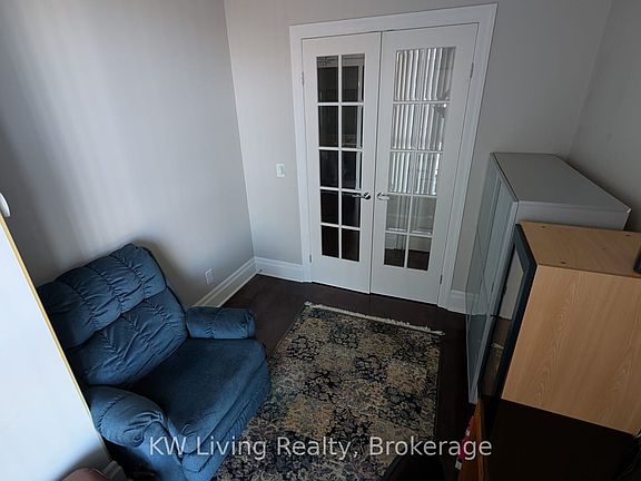 5th image of 21 Upper Duke Cres #610B