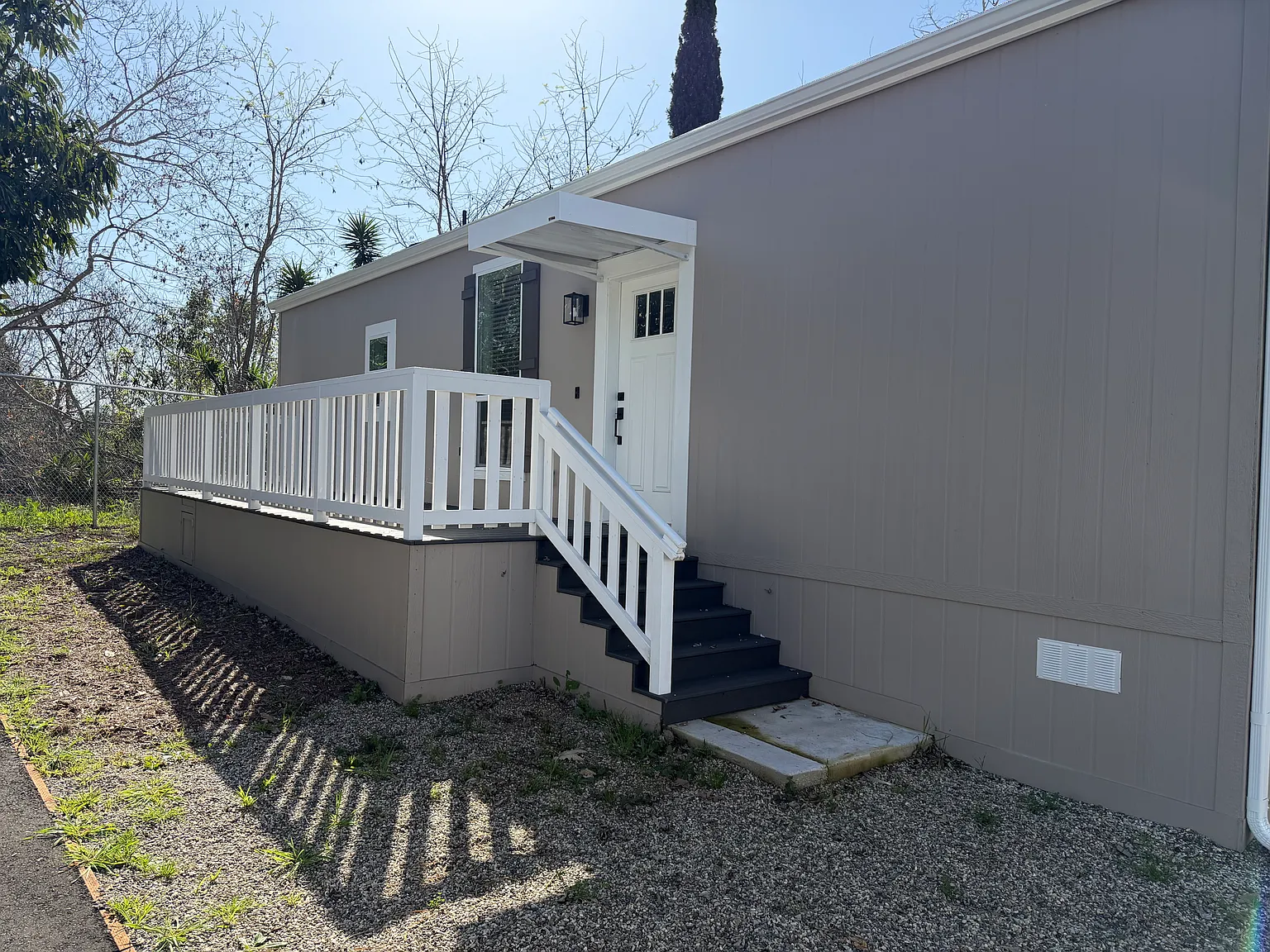 296 N Hope Ave — Photo 1