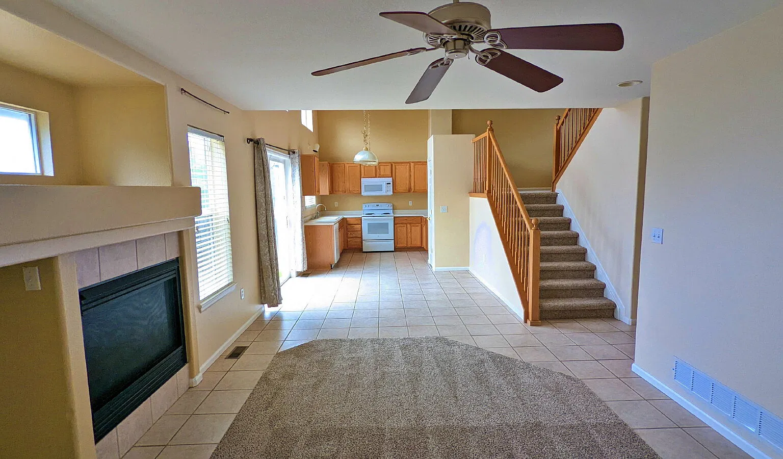 3 bed, 2.5 bath, 1424 sqft, $2,650 — Photo 4