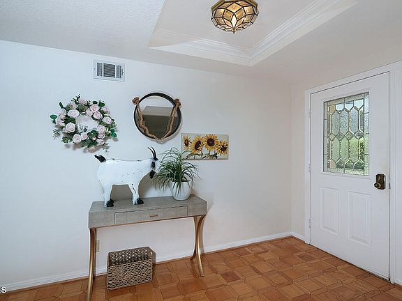 4th image of 2194 Lorraine Dr