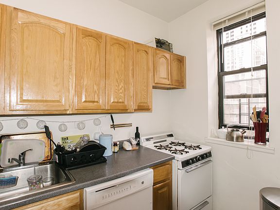 3rd image of 1240 Lexington Ave APT 54