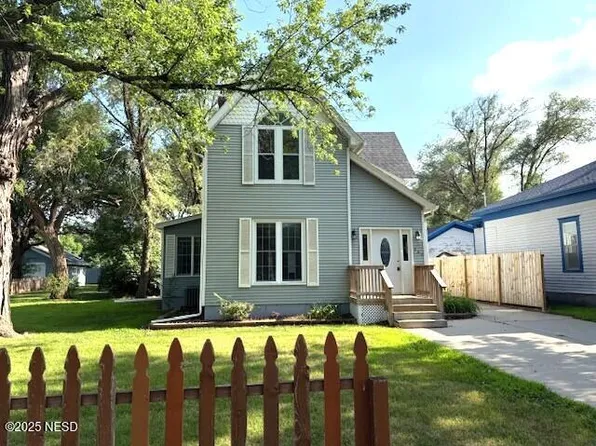 468 5th St SW, Huron, SD 57350