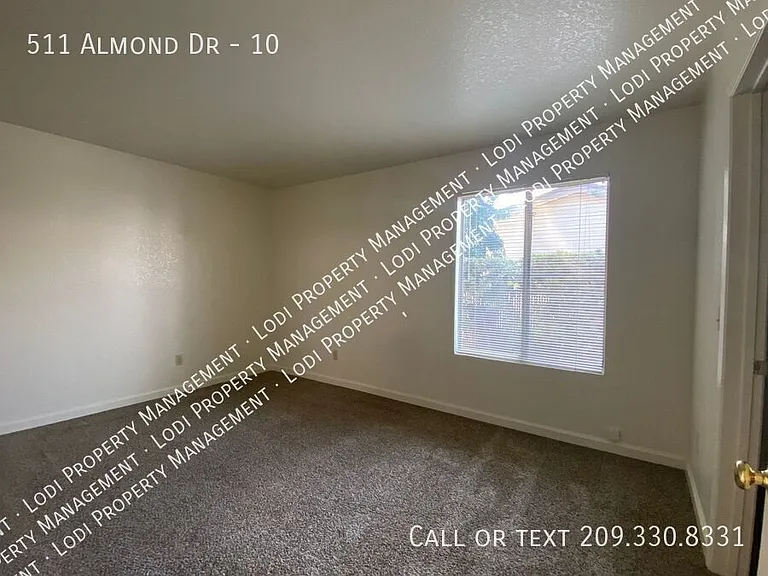511 Almond Dr #10 — Photo 15