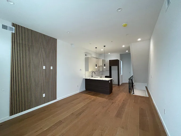 2922 W Glenwood Ave — Photo 5