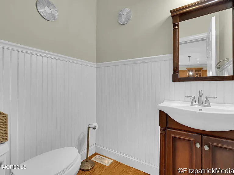 331 Richmond Ave — Photo 11