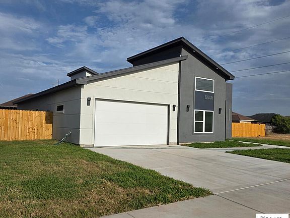 3rd image of 6858 Woodlands Ave