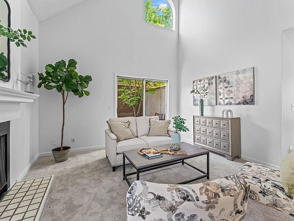 3rd image of 2754 Lakeview Drive