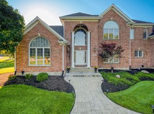 7515 Inverway Dr, Crystal Lake, IL 60014