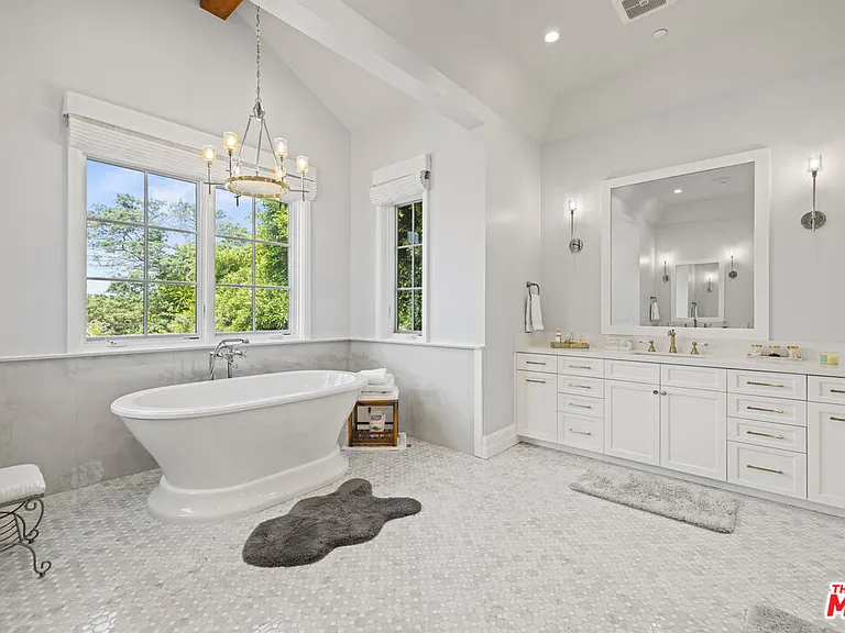 6671 Dume Dr — Photo 24