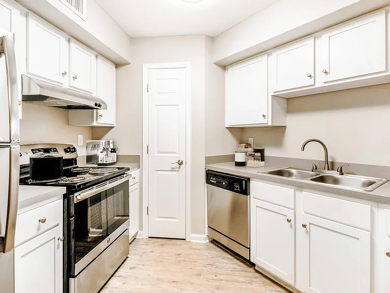 Bentley Green Apartment Homes — Photo 59