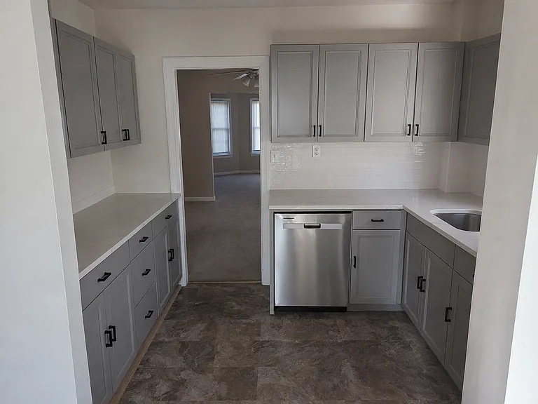 8-10 Sargents Ct — Photo 1