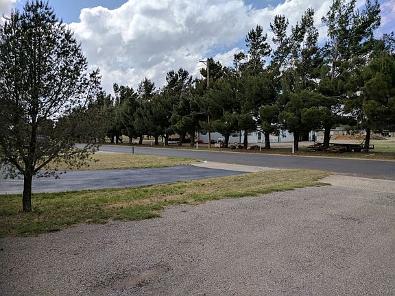 4th image of 110 Country Club Ln