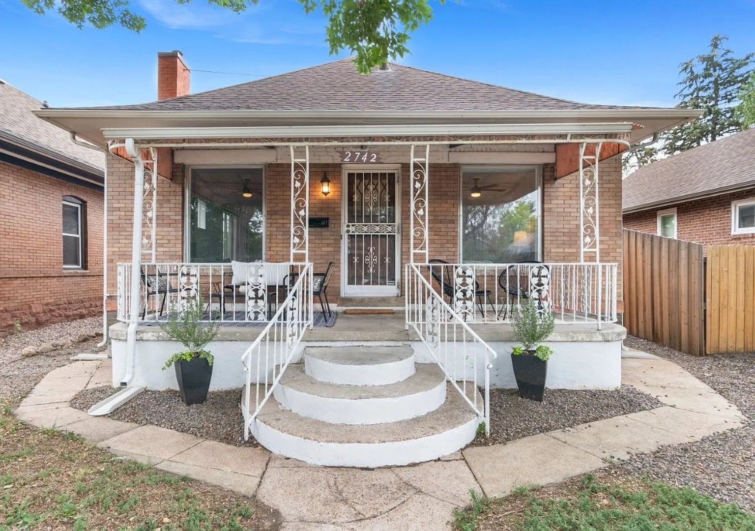 Amazing 3 Bed/2 bath Sunnyside Location — Photo 2