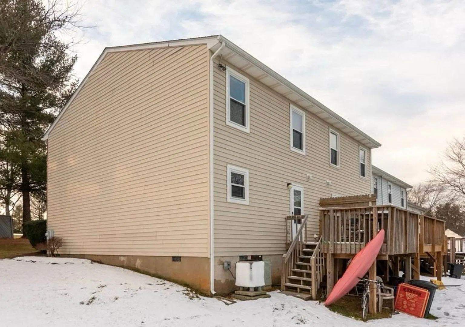 Charming Townhouse Near Campus — Photo 3
