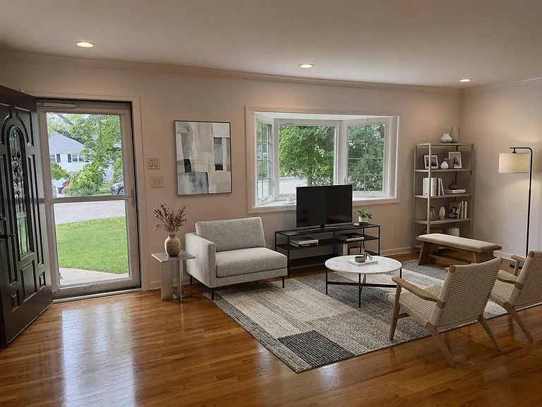 62 W McClellan Ave — Photo 2