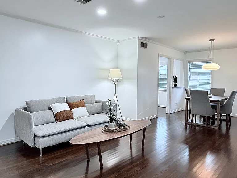 3730 Van Ness Ln — Photo 2