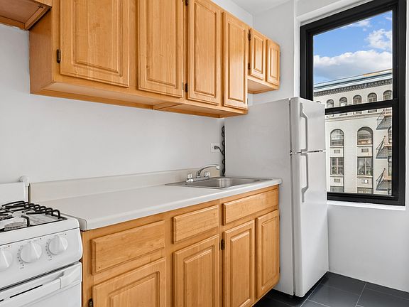 3rd image of 200 W 16th St APT 14B