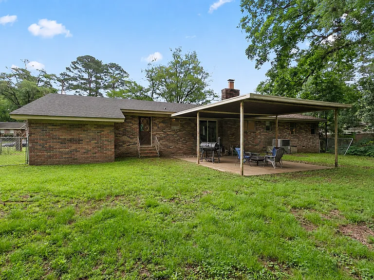 3836 Blackberry Ln — Photo 16