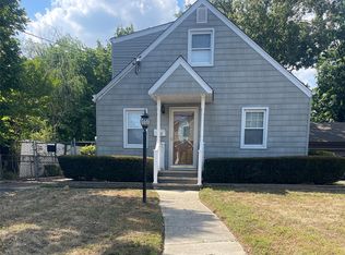 1760 Slocum St, Hewlett, NY 11557