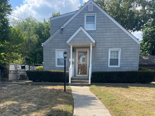 1760 Slocum St, Hewlett, NY 11557