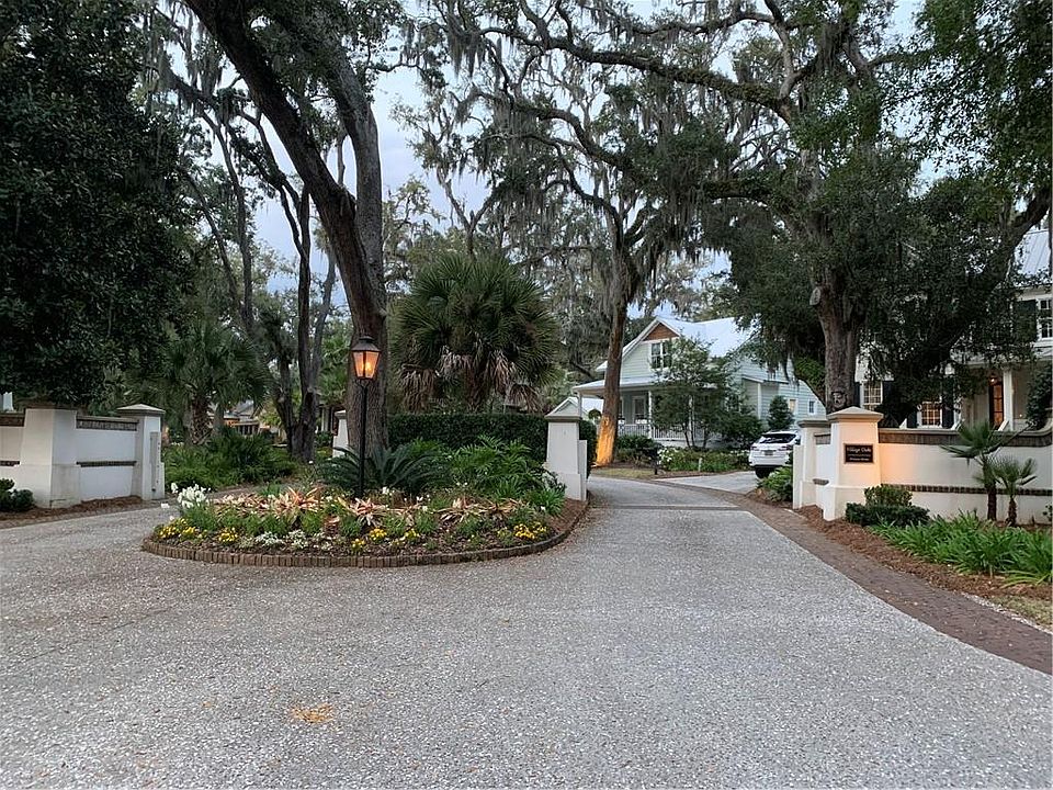 1st image of 1061 Village Oaks Ln