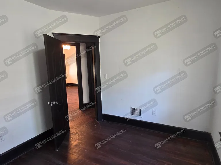 2982 Vicksburg St — Photo 13