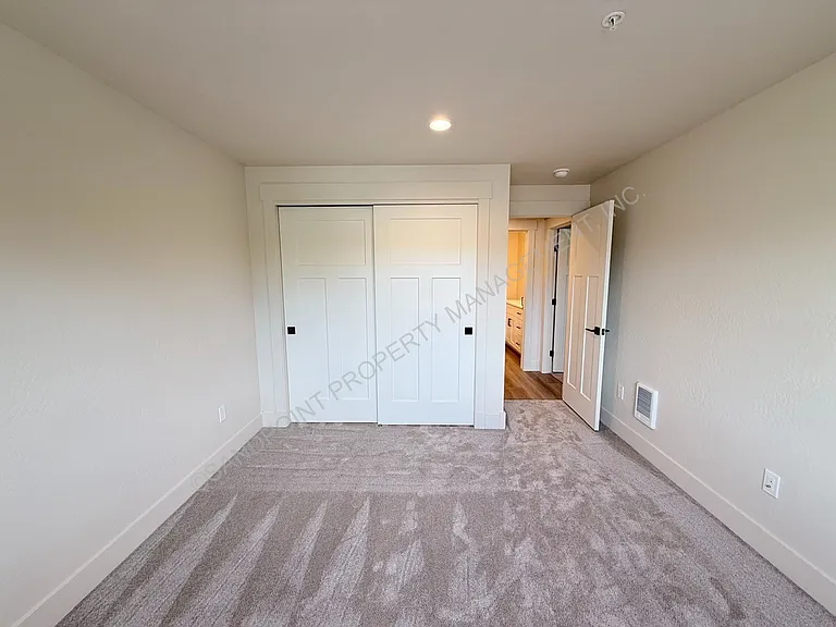 424 S Olive Ave #202 — Photo 32