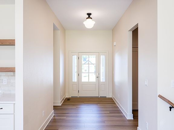 5th image of 807 Bridgeview St