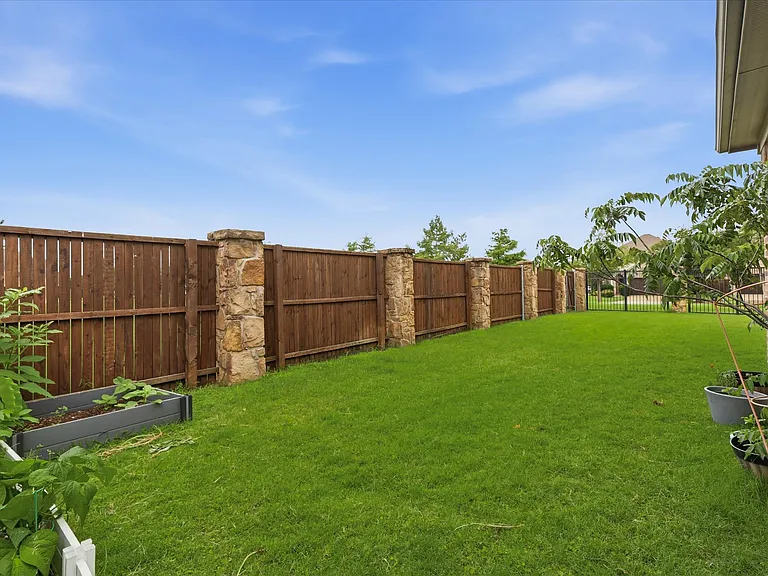 5000 Cyndur Dr — Photo 33