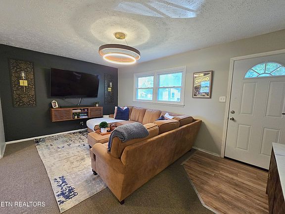5th image of 3927 Lilac Ave